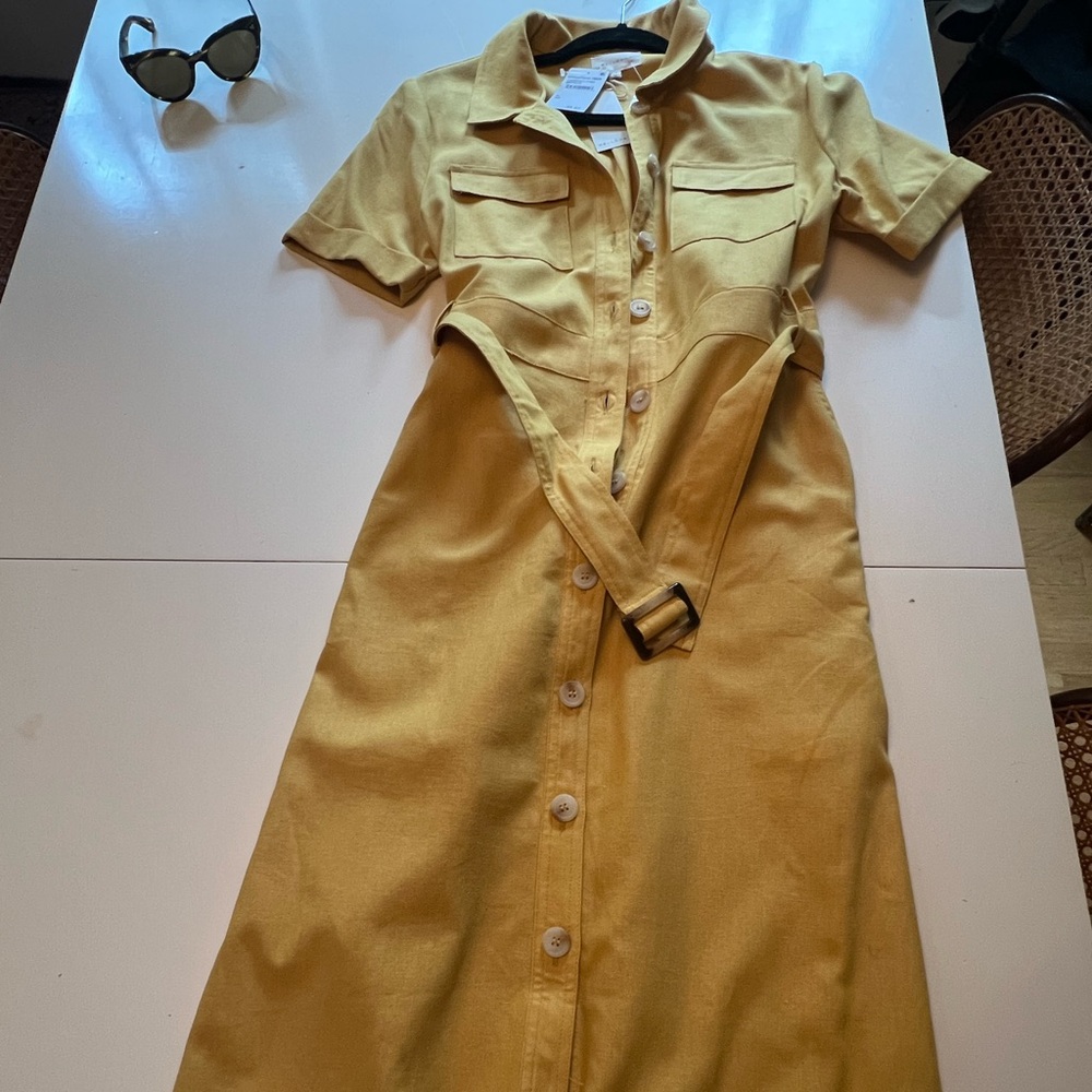 Linen buttondown shirt dress. Never worn. Chic, comfortable, well made.size M